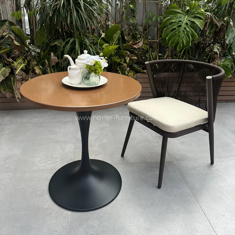 قاب آلومینیومی در فضای باز مجموعه بالکن الفین بافته شده